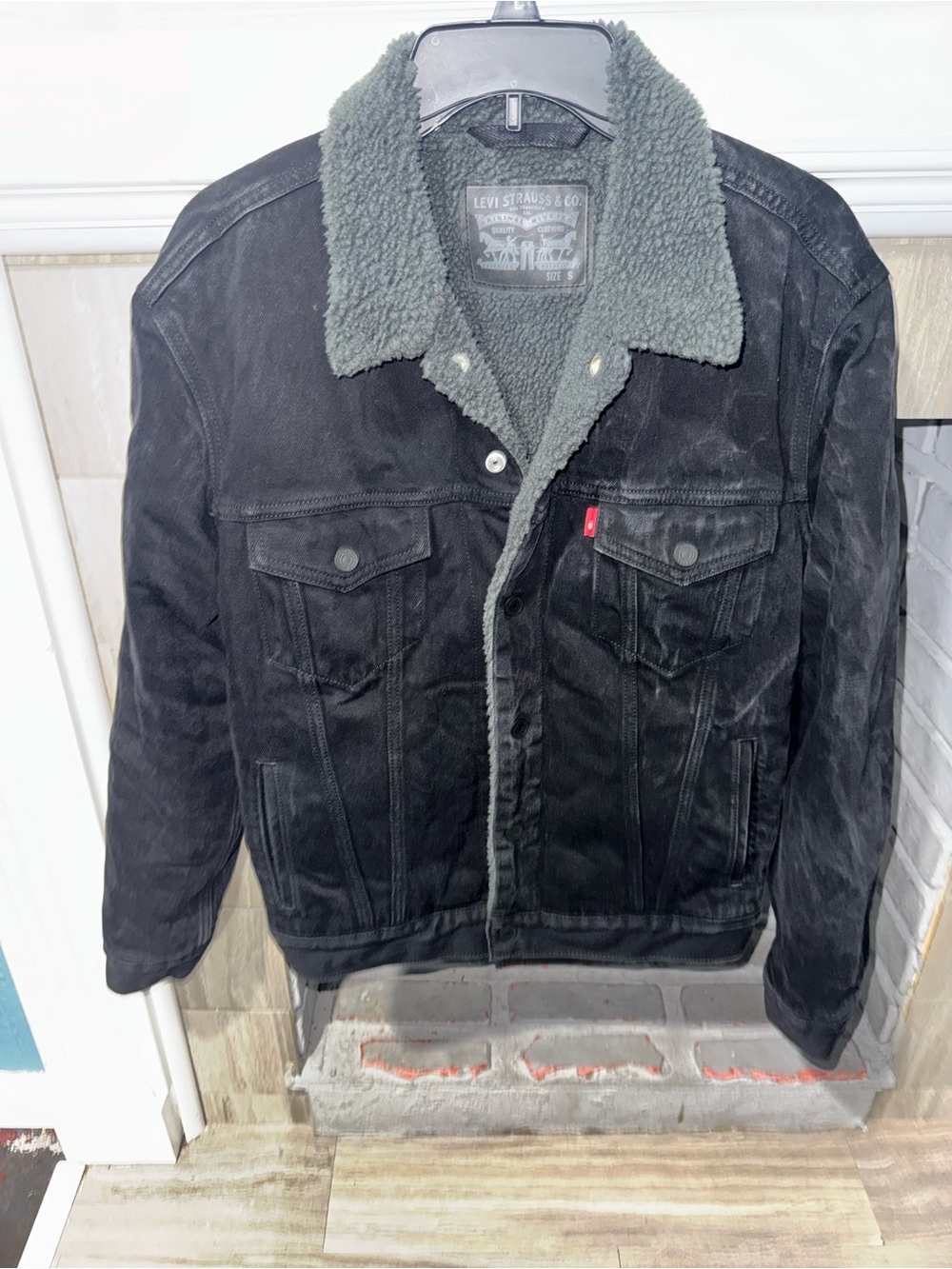Levi's Black Denim Sherpa-Lined Trucker Jacket with Gray-Green Collar